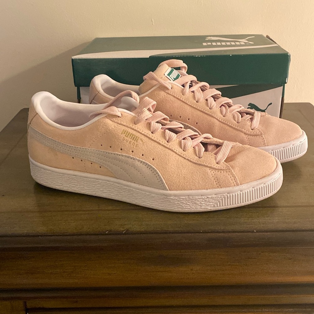 Puma  Suede Classic XXI sneakerin a light pink/peach color.